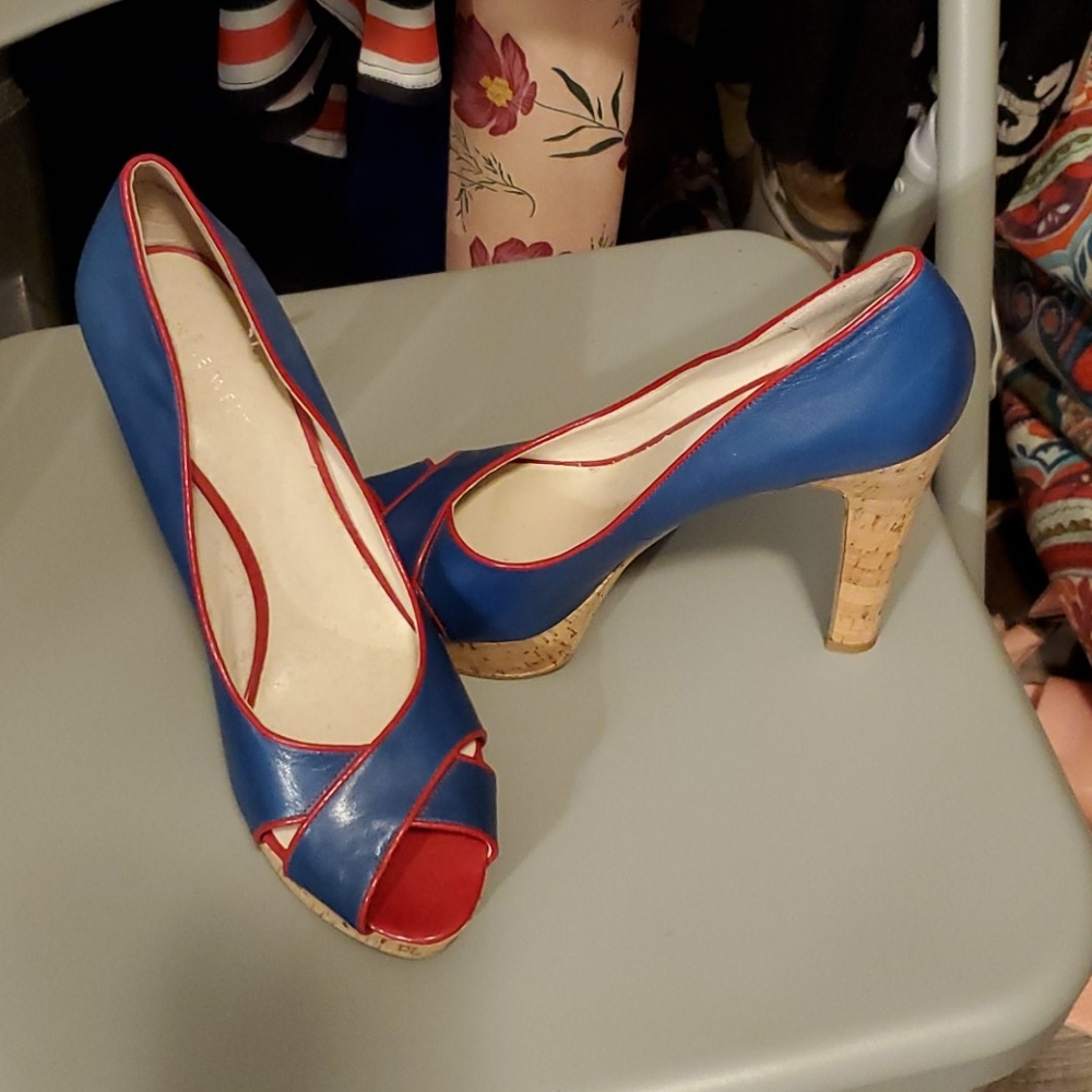 Heels - Picture 3 of 3